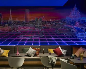 Moxy Paris Charles de Gaulle Airport - רואזי אן-פראנס - בר