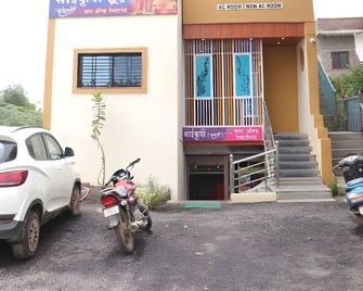 Hotel O Galaxy Lodge - Jālna - Building