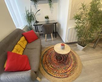 Charmant appartement proche du centre ville - Caen - Living room