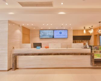 Hanting Hotel Kaifeng Gulou Bookstore Street - Kaifeng - Front desk