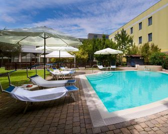 voco Parma & Congressi by IHG - Parma - Piscina