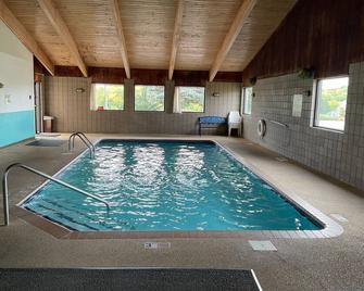 Budget Host Inn Buffalo - Buffalo - Zwembad