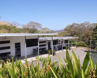 El Jardín. Casa Colibrí.\n\n\n - Playa Matapalo - Edificio