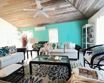 A'Viva Grace Bay - Alta3 - The Bight Settlements - Living room