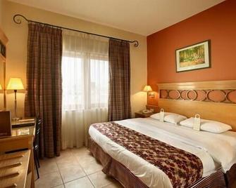Capri Hotel Suites - Amman - Phòng ngủ