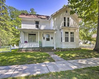 Family-friendly Menomonie Retreat: Walk to Town! - Menomonie - Gebäude