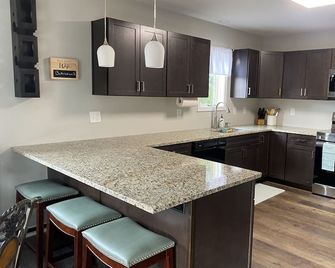 Private Entrance and 3 Car Parking, Pets Welcome - Bethlehem - Kitchen