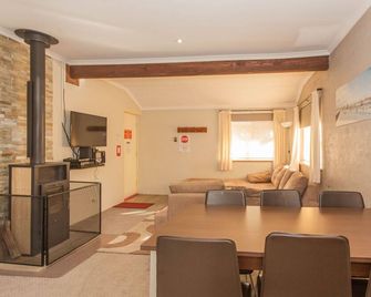 Charvel 2 35 Gippsland Street - Jindabyne - Ruokailuhuone