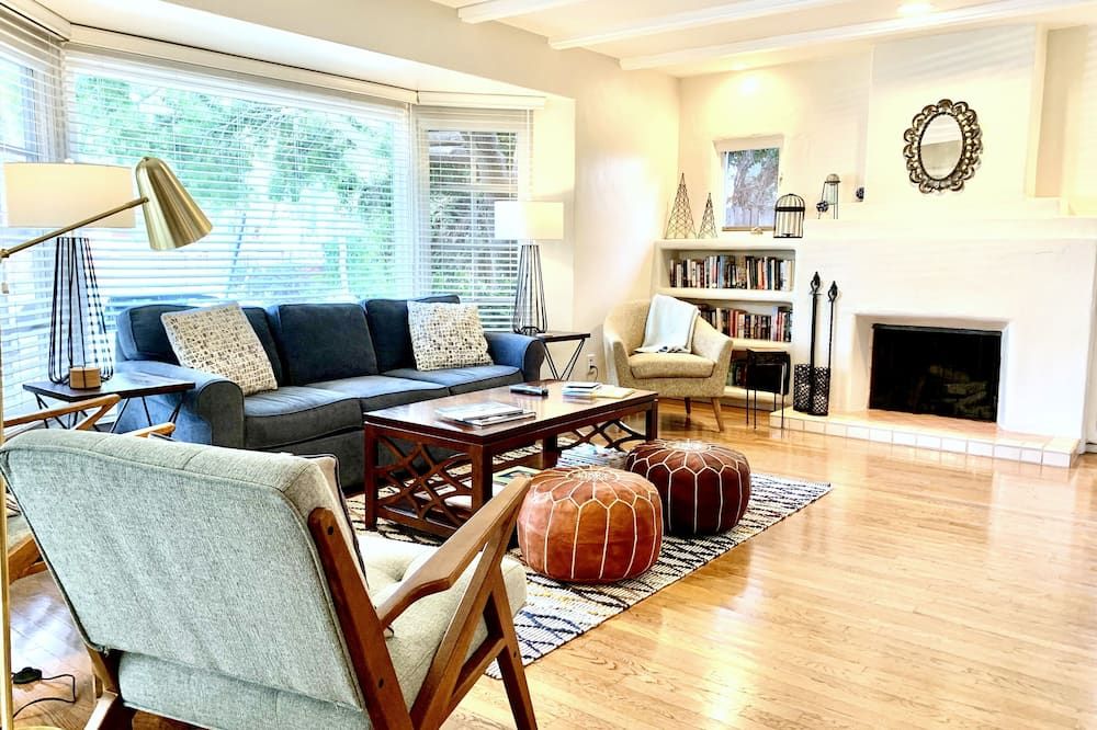 Casa Paloma: Enchanting Courtyard, Spacious Home in Peacefull Mission Hills - سان دييغو - غرفة معيشة