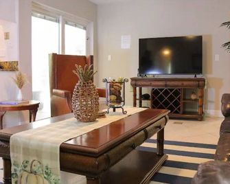 Orlando Tropical Oasis - Maitland - Living room