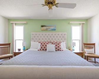 Spacious Vacation Home Sun City West 55 Community - Sun City West - Habitación