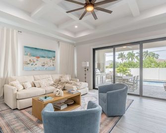 スパークリング ニュー ヴァンダービルト ビーチ ラグジュアリー エスケープ - ネープルズ - リビングルーム