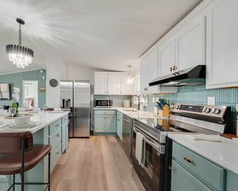 Newly Remodeled Mobile Home The Green Showcase! - Mineral Wells - Küche