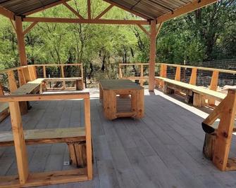 Welcome To Vigilante Inn - Tombstone - Balkon