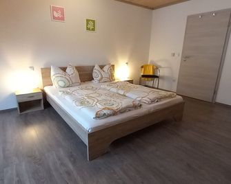Vacation apartment/apartment for 4 guests with 65m² in Breitenberg (93100) - Breitenberg - Bedroom