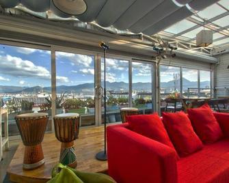 Huiyun International Youth Hostel (Lijiang Old Town Passenger Terminal) - Lijiang - Sala de estar