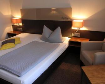Hotel Drei Lilien - Vohenstrauss - Спальня