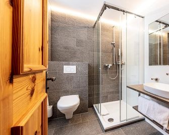Hotel Filli - Scuol - Baño