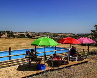 Quiet, comfortable B & B room in the heart of the Marche with 360 ° panorama - Serra de' Conti - Piscina