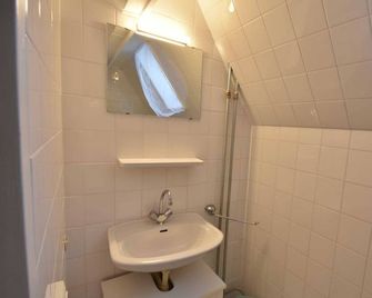 Holiday Home Bergen aan Zee near Beach - Bergen aan Zee - Ванна кімната