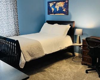 Lac Amora Retreat - Open Space, Boulder, Mountains - Broomfield - Bedroom