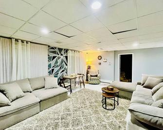 Serenity Haven: Cozy 2-Bedroom Home with Spacious Living & Big Backyard - Coram - Living room