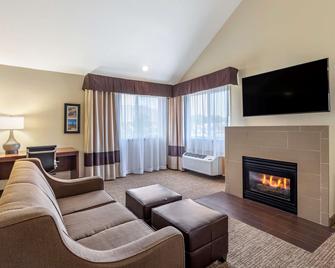 Comfort Inn and Suites Greeley - Greeley - Living room
