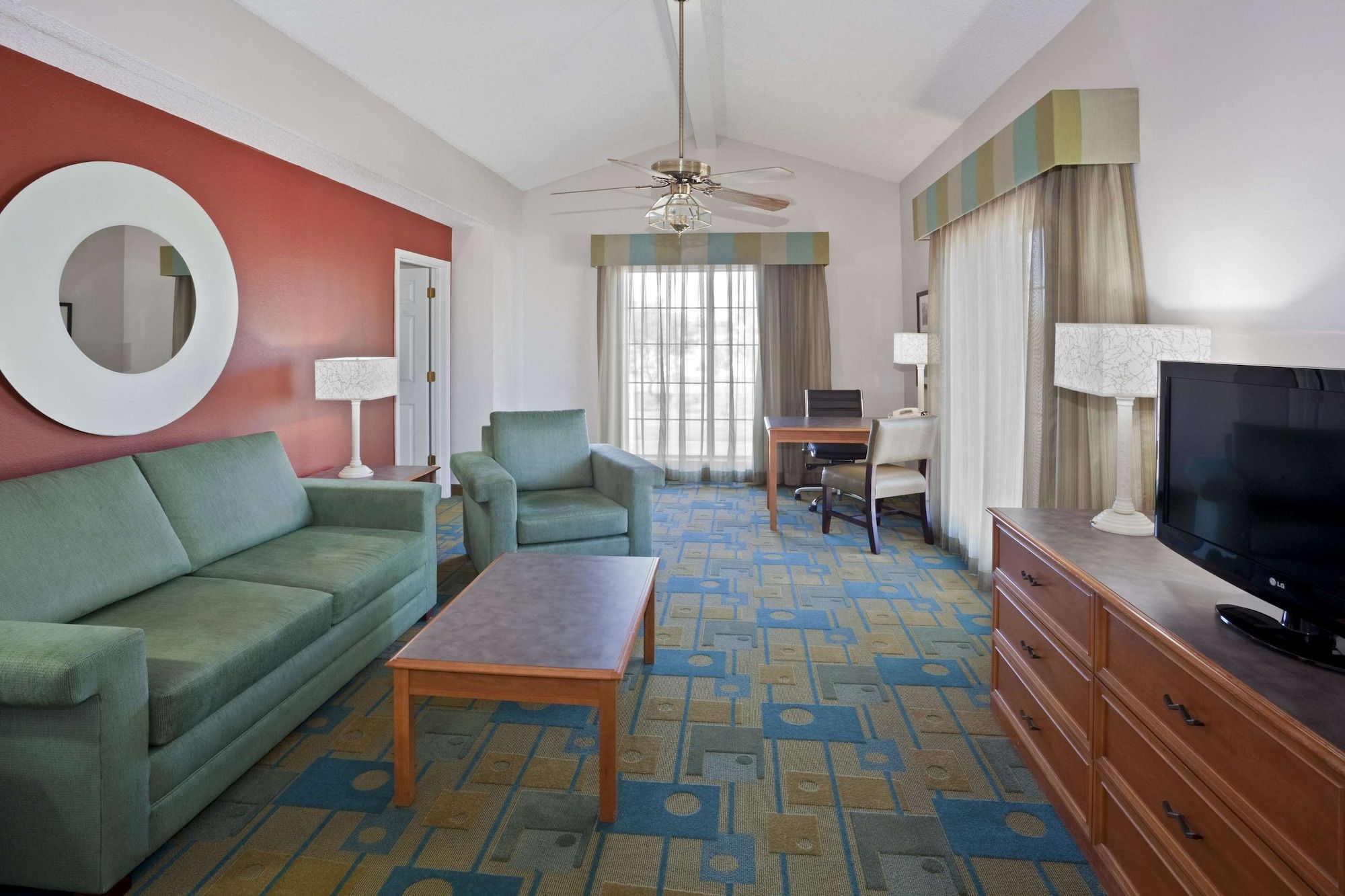 La Quinta Inn by Wyndham Phoenix Sky Harbor Airport thumbnail 3