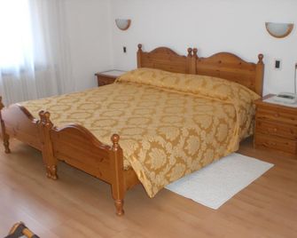 Hotel Villa Ines - Borca di Cadore - Habitación