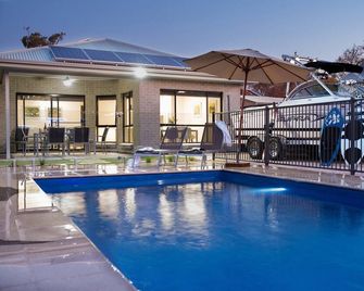 Renmark River Villas No 50 (with pool) - 'The Potter Villa' - Renmark - Pool