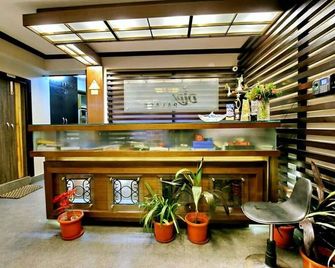 Hotel Dip Palace - Darjeeling - Front desk