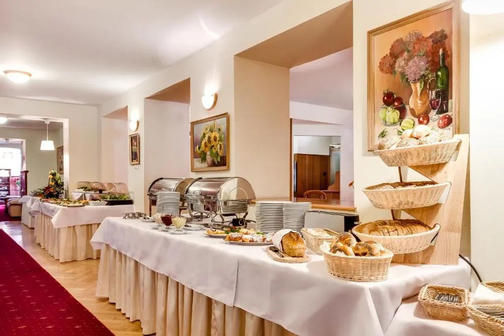Hotel Konradówka Wellness & SPA - 300 metrów do centrum - كيرباكز - بوفيه