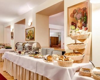 Hotel Konradówka Wellness & SPA - 300 metrów do centrum - كيرباكز - بوفيه