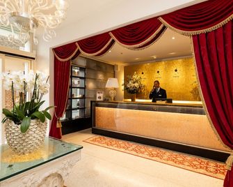 Hotel a La Commedia - ונציה - דלפק קבלה