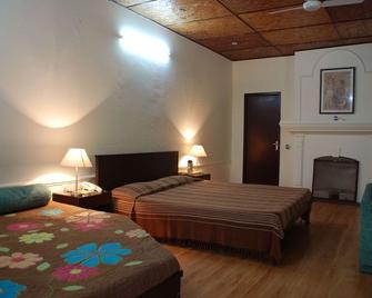 Alasia Hotel - Kasauli - Bedroom