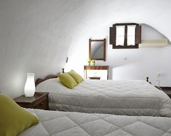 Anna Traditional Apartments - Kamari - Camera da letto