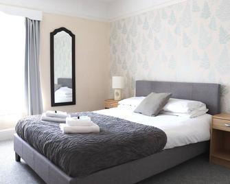The White Horse Hotel - Leiston - Bedroom