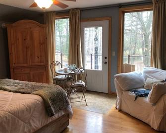 Bed & Breakfast Suite At The Wooded Retreat! - Pine City - Bedroom