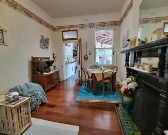 Heritage On Burt - Fremantle Arts Centre Location. - Fremantle - Wohnzimmer