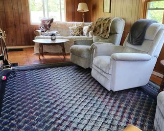Lizzie's Place, A Farmhouse retreat in the heart of Vermont's Northeast Kingdom. - Maidstone - Sala de estar
