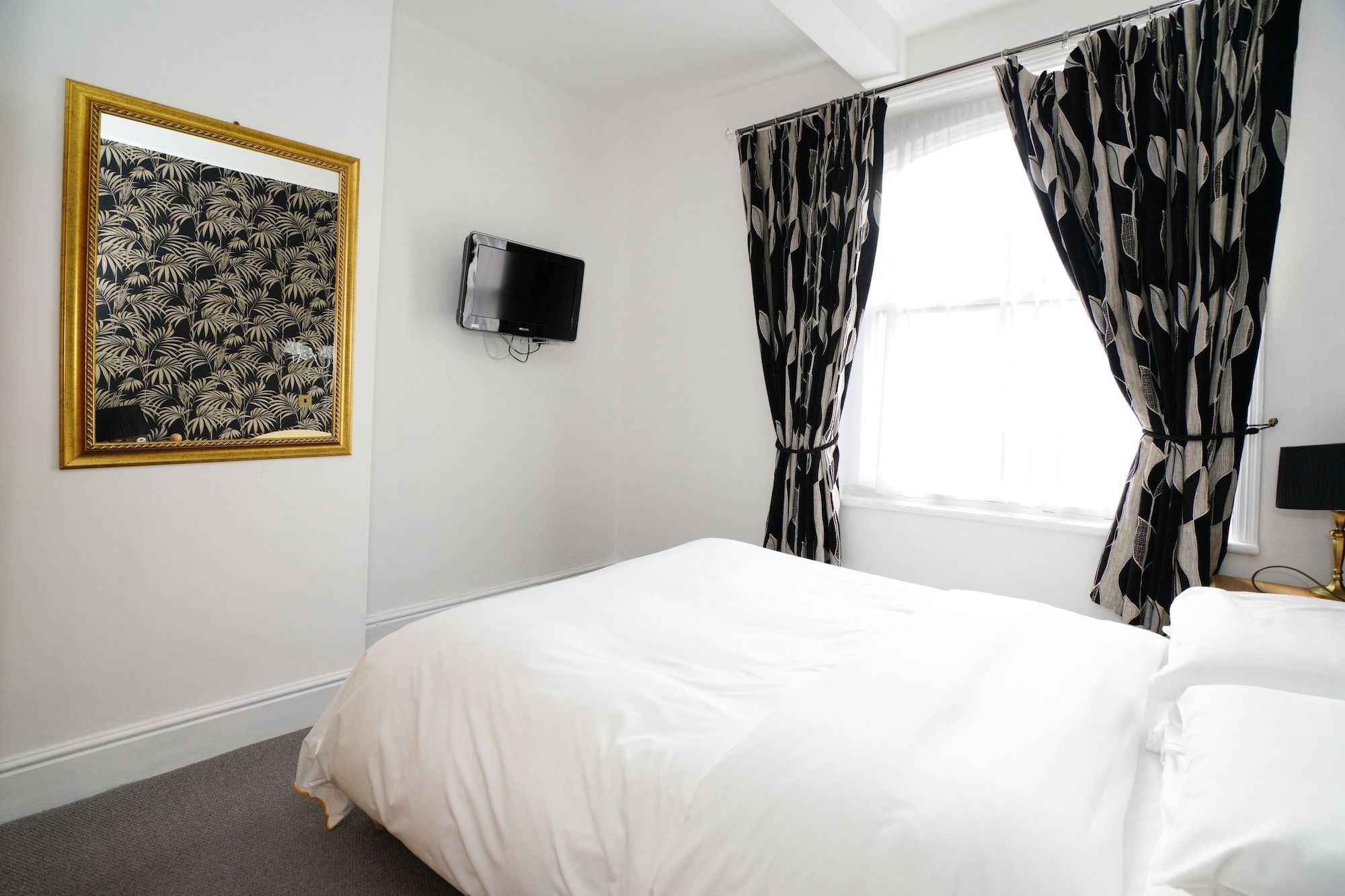 ثري كوينز هوتل