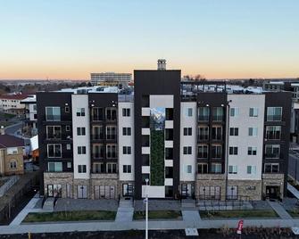 2-bedroom apartment in fabulous Denver with fitness room, WiFi, AC - Denver