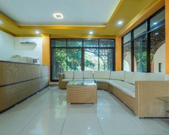 OYO 2132 Pondok Avicenna - Cirebon - Lobby