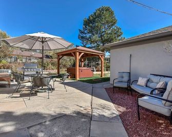3BD Downtown Modern Home w Hot Tub & Grill - Colorado Springs - Patio