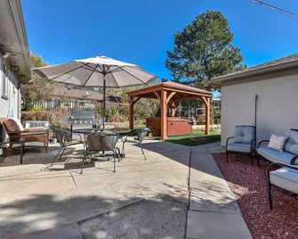 3BD Downtown Modern Home w Hot Tub & Grill - Colorado Springs - Patio