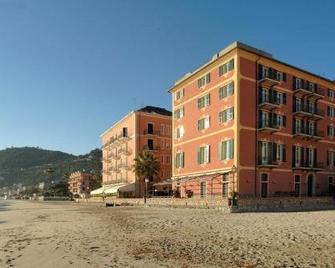 Hotel Residence Baiadelsole - Laigueglia - Building