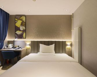 7 Premium (Qingdao Liuting Airport North Bus Station Store ) - Qingdao - Habitación