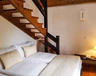 Holiday in the forest with beautiful view of the city of Sarajevo - Sarajevo - Bedroom