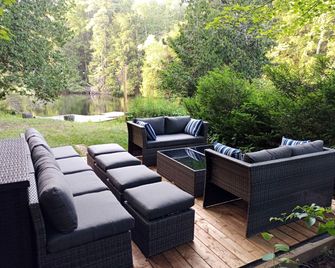 Fireside - Waterfront Resort Style Executive Cottage - Kawartha Lakes - Patio