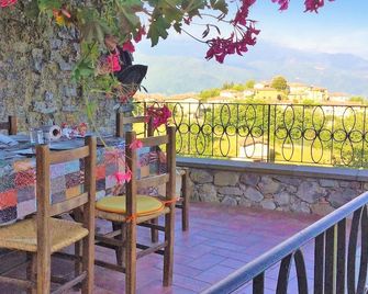 Sassi, private pool, stunning views, walk restaurant - Molazzana - Balcón